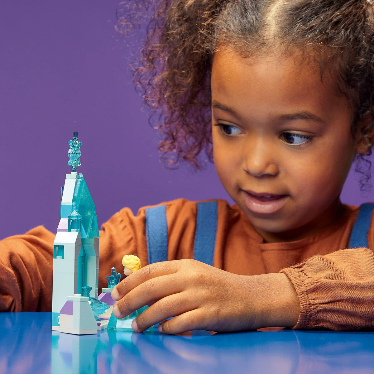 Building Set with Princess Elsa Mini Doll Figure Q683670